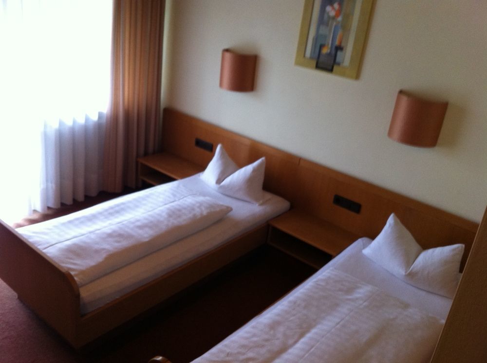 Hotel Bacchusstube Garni Goldbach  Buitenkant foto
